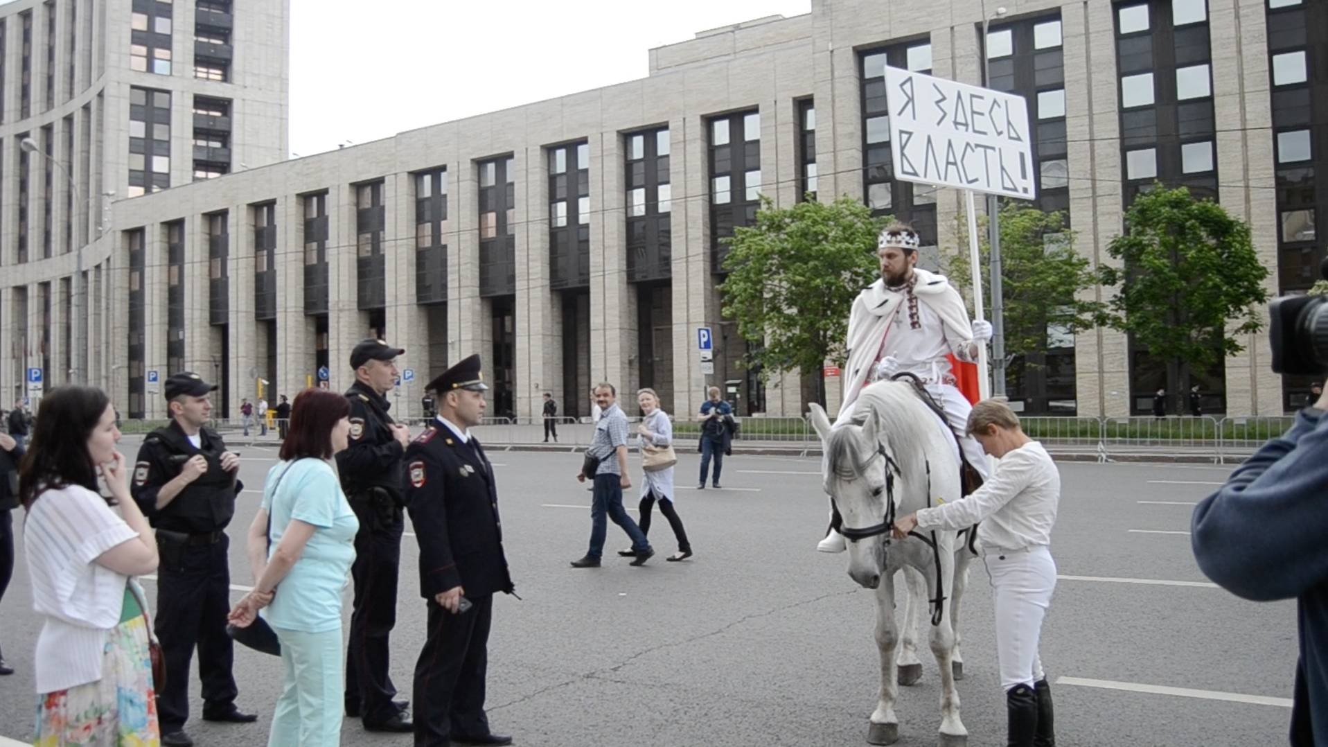 "Мужик на коне" оказался самым запоминающимся событием санкционированного митинга.