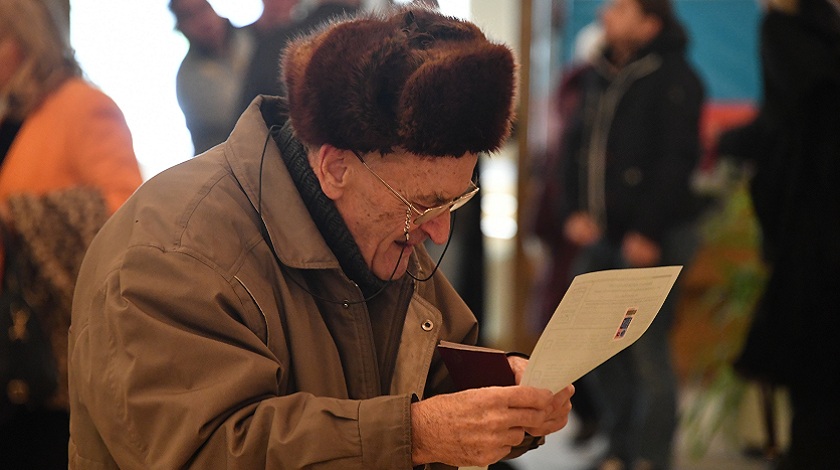Из-за нехватки социальных отчислений россиян выплаты пенсионерам приходится производить из средств федерального бюджета