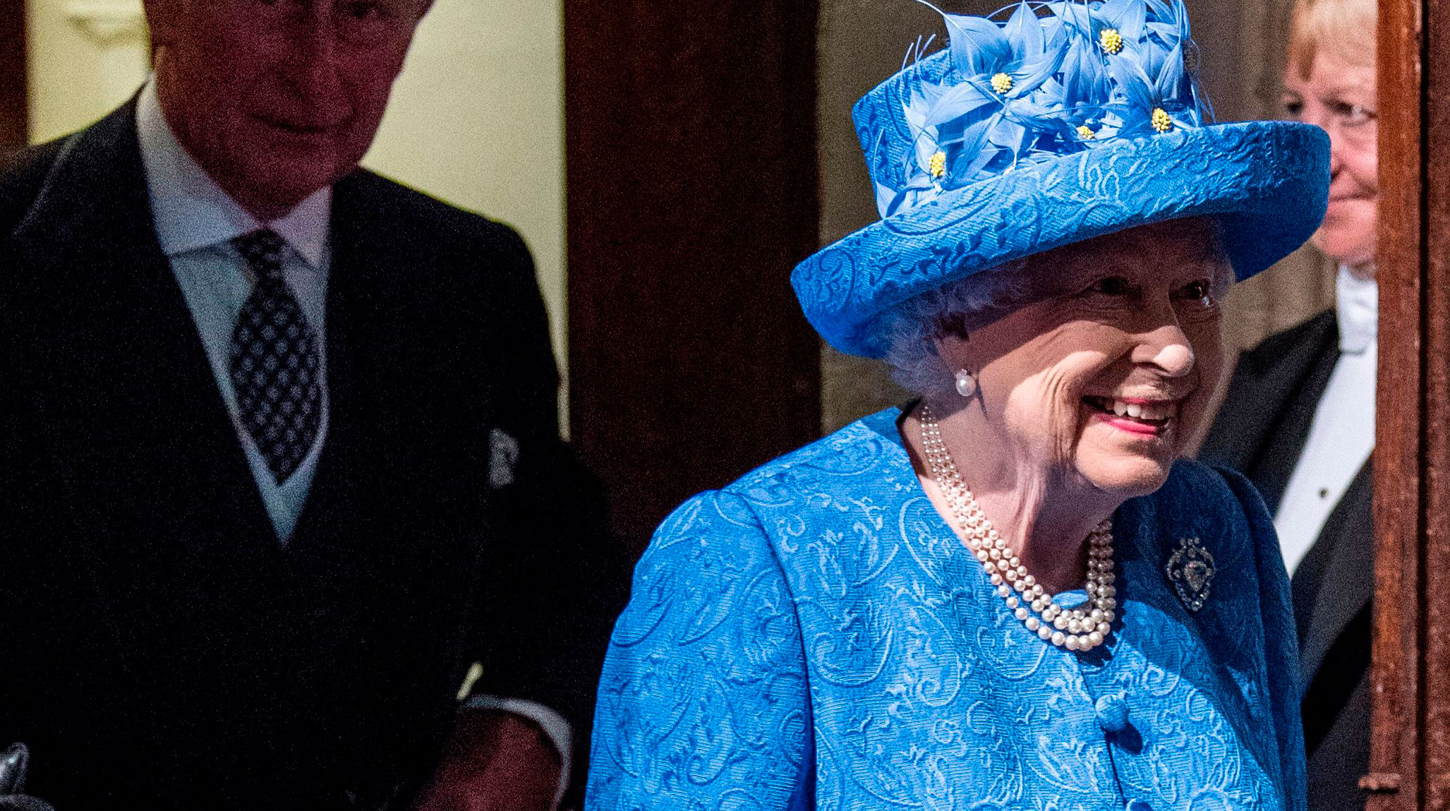Пользователи Twitter отметили сходство головного убора Елизаветы II и флага Евросоюза undefined