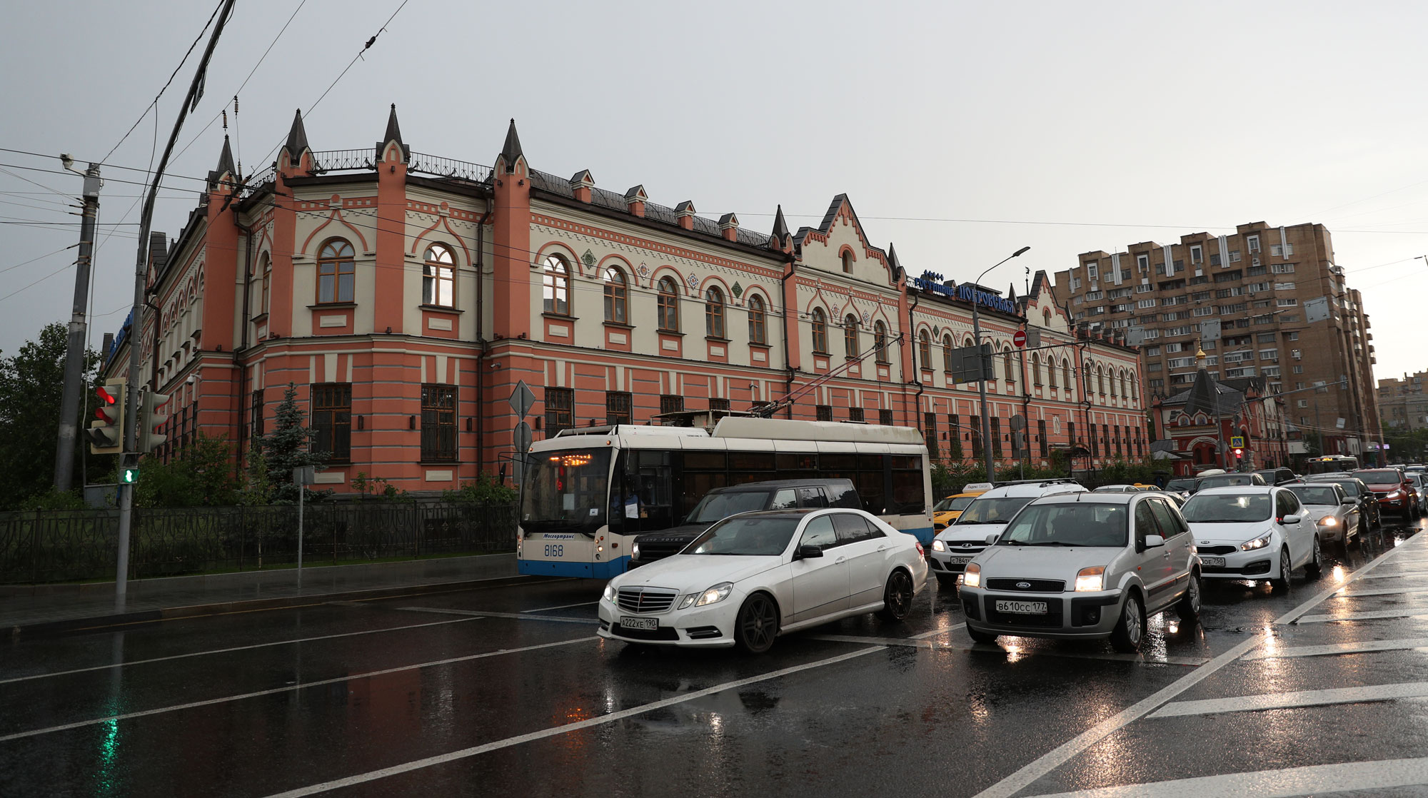 Как РПЦ устроила себе ВИП-резиденцию на мощах святой Матроны Фото: © Daily Storm/Алексей Голенищев