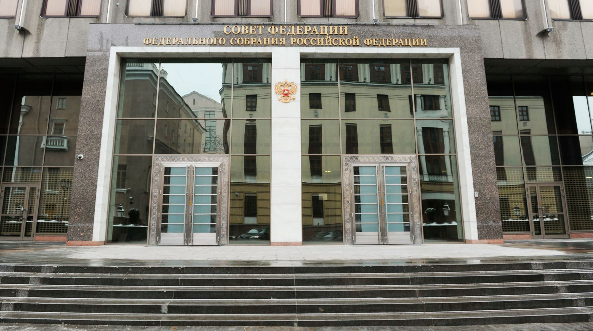 Одиночные акции проходят у здания Совета Федерации с самого утра undefined