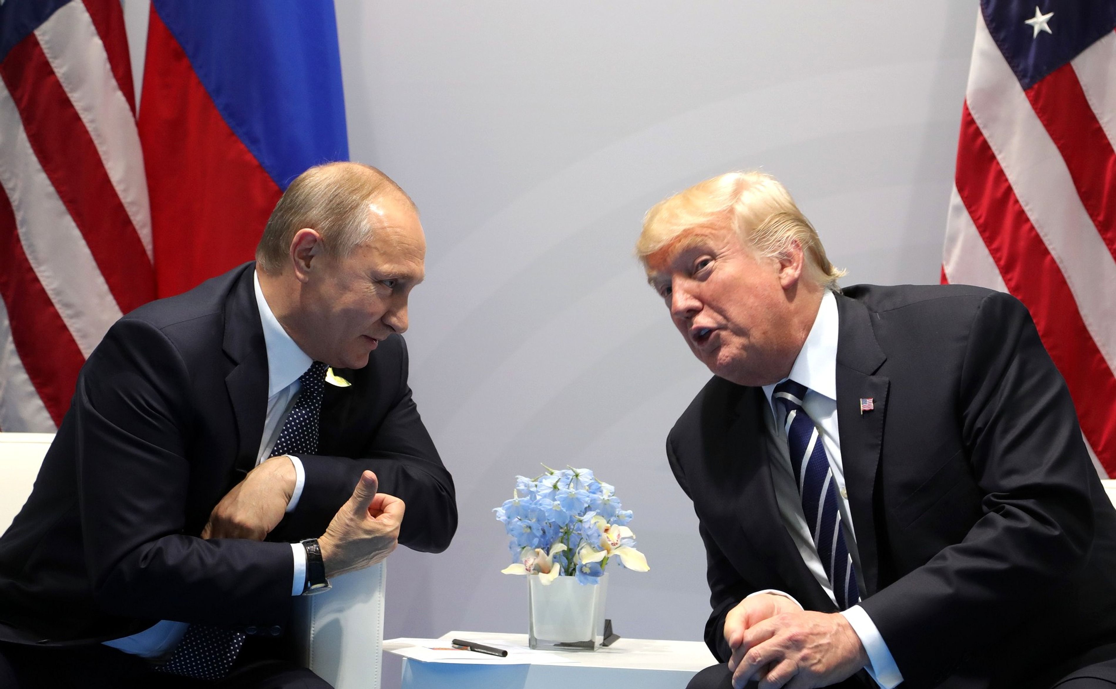 Dailystorm - Путин и Трамп. Беседа с рукопожатиями, которая войдет в историю