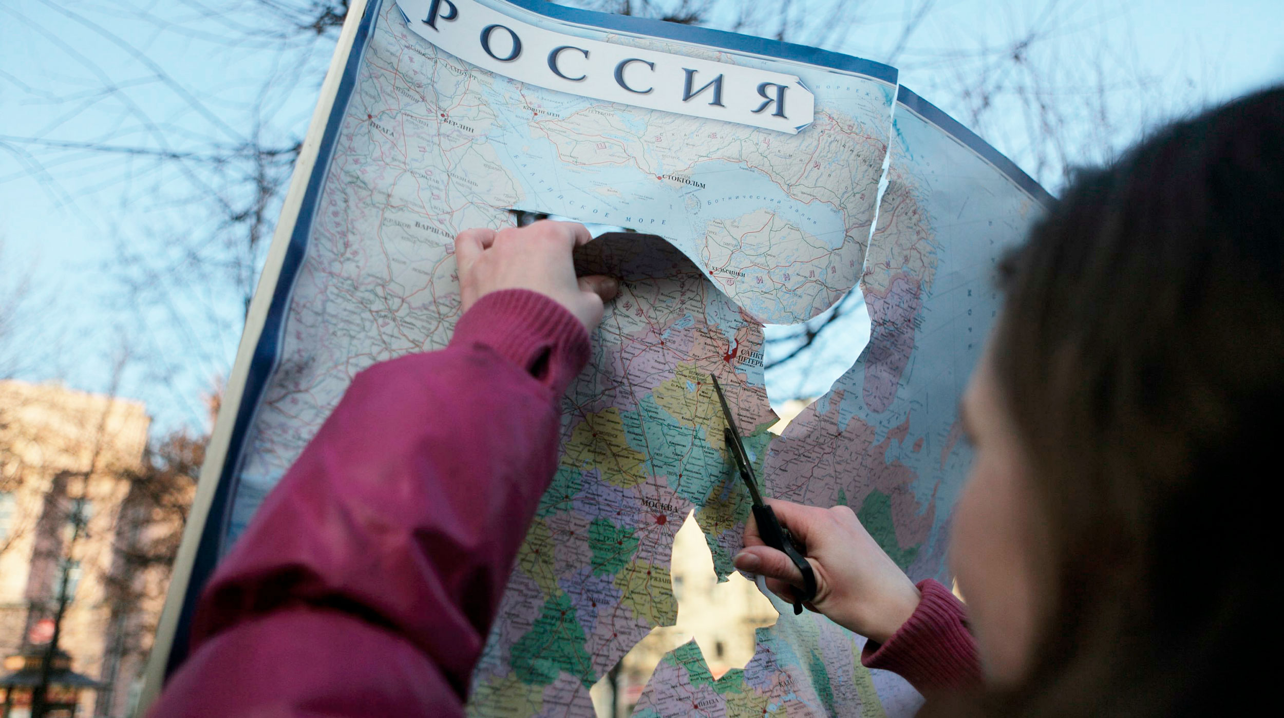 Чем вызваны обширные провалы земли в российских городах, разбираемся в материале Daily Storm undefined