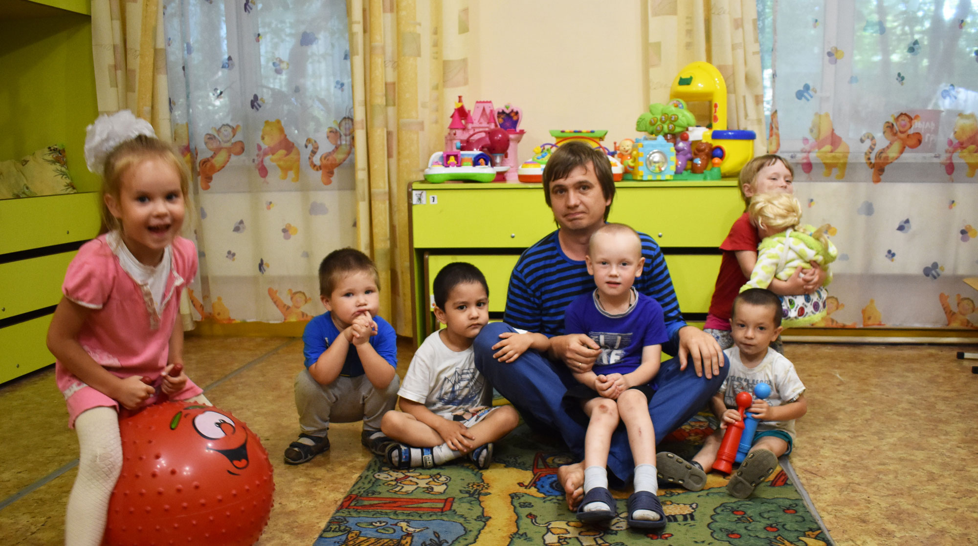История об иркутском бизнесмене, который вместо покупки очередного особняка открыл социальную гостиницу для женщин с детьми undefined