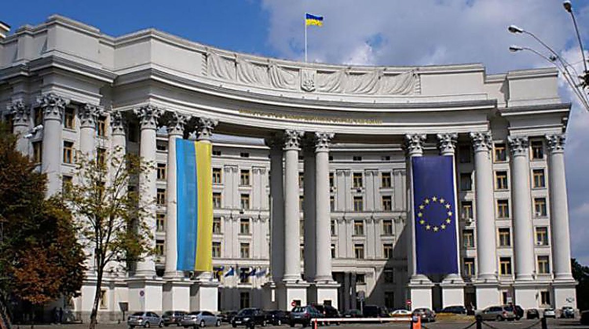 Dailystorm - Киев обвинил Варшаву в политизации истории