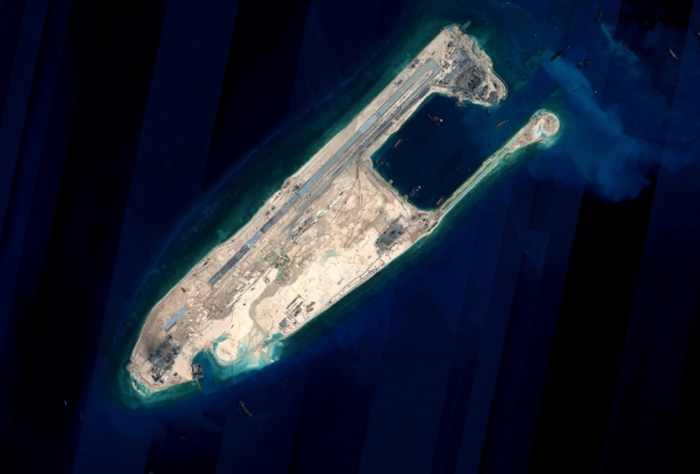 Очередной американский эсминец подошел слишком близко к искусственным островам в Южно-Китайском море undefined