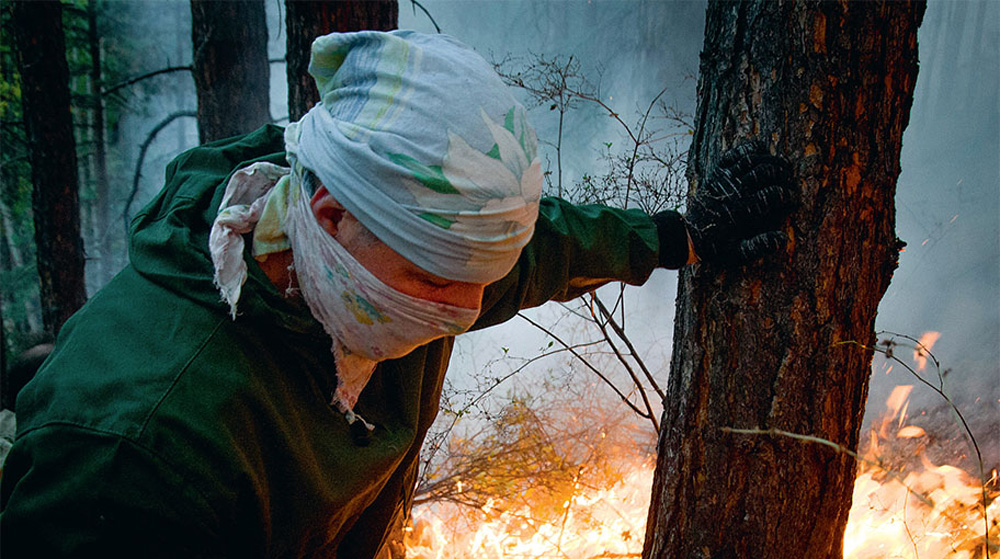 На протяжении двух лет иркутские волонтеры рискуют жизнью, спасая от пожаров леса вблизи Байкала, когда не хватает сил МЧС и лесоохраны undefined