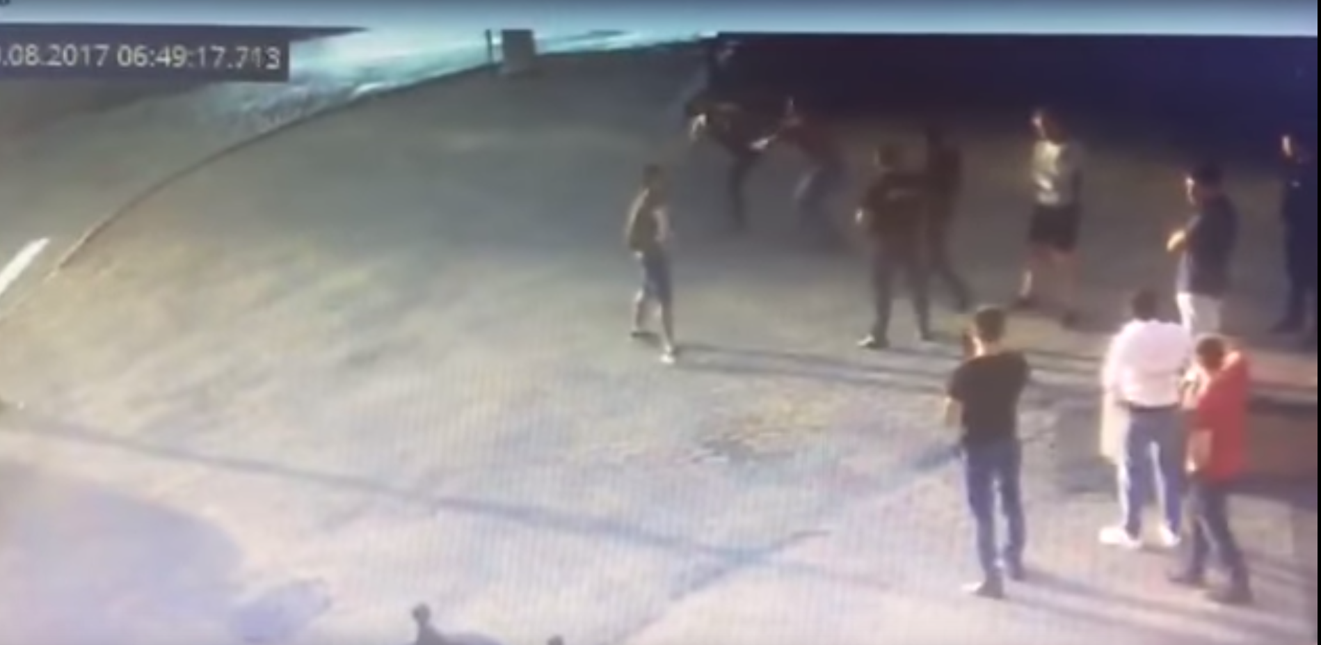 Ранее в Сети появилось видео, на котором запечатлена драка спортсмена с кавказцем возле кафе undefined