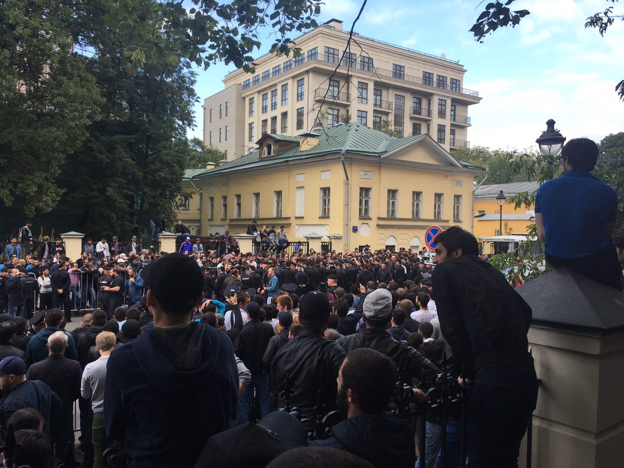 Митинг мусульман против зверств в Мьянме прошел в центре Москвы undefined