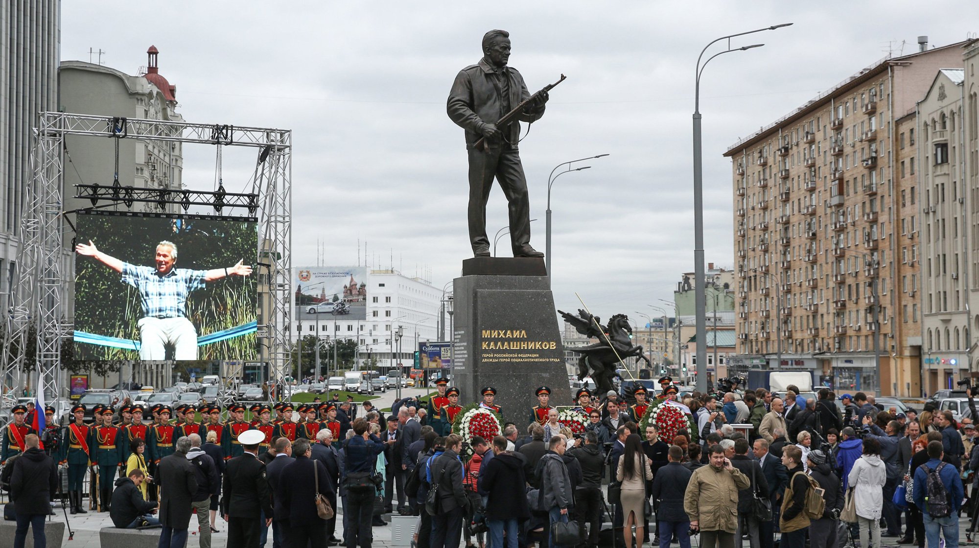Dailystorm - Активизировались «негодяи и черти» — скульптор о хайпе вокруг памятника Калашникову