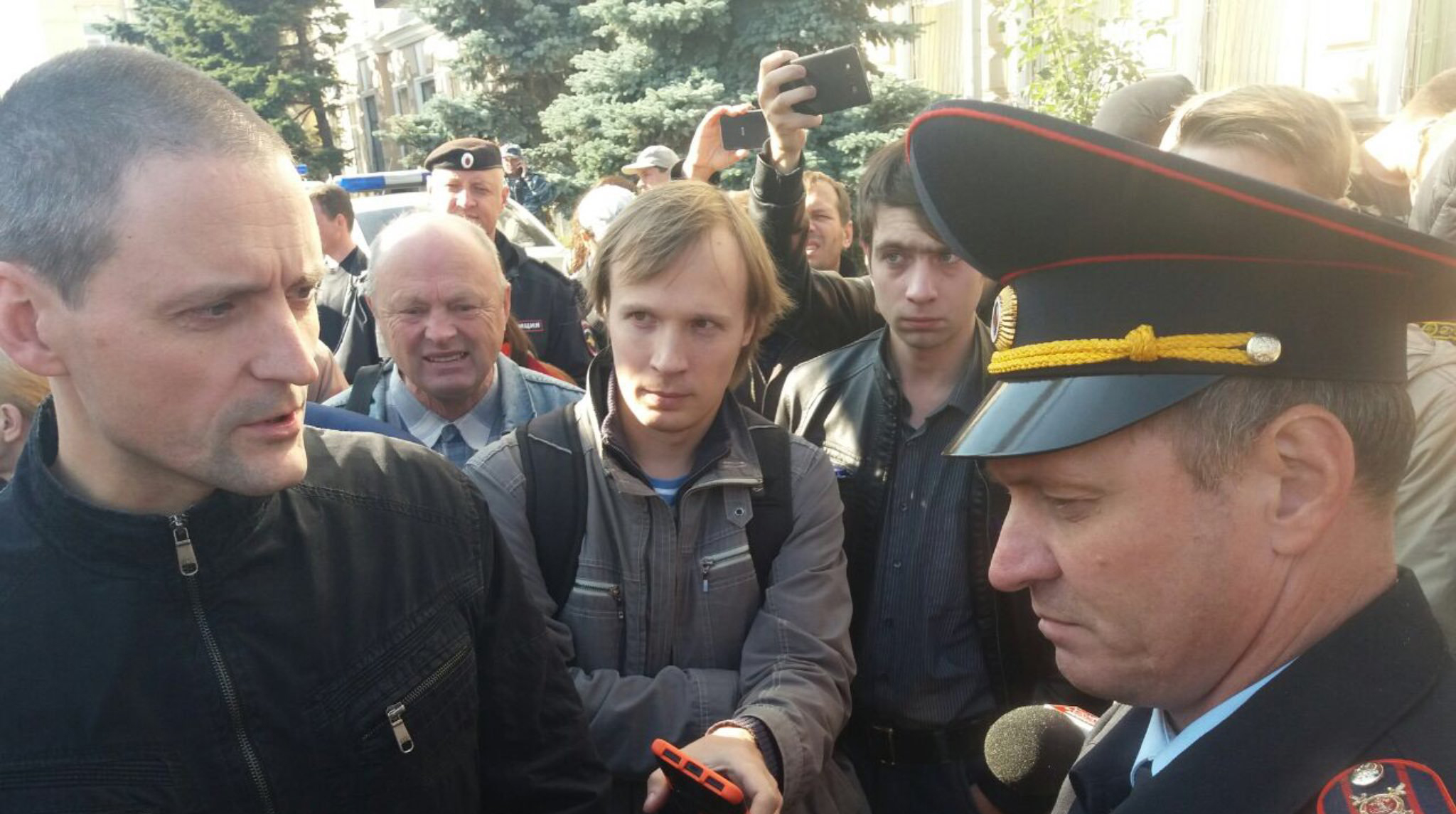 Сергей Удальцов написал в Twitter, что полиция задержала примерно 30 человек undefined
