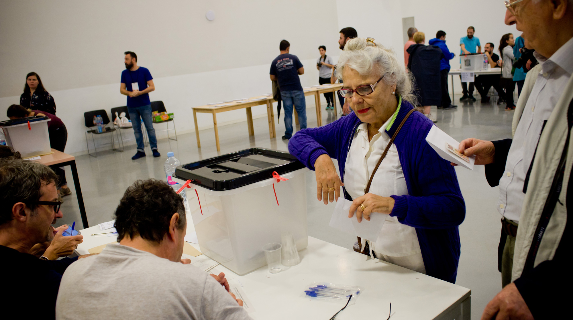 Из 2,2 миллионов жителей 90% выбрали отделение от Испании undefined