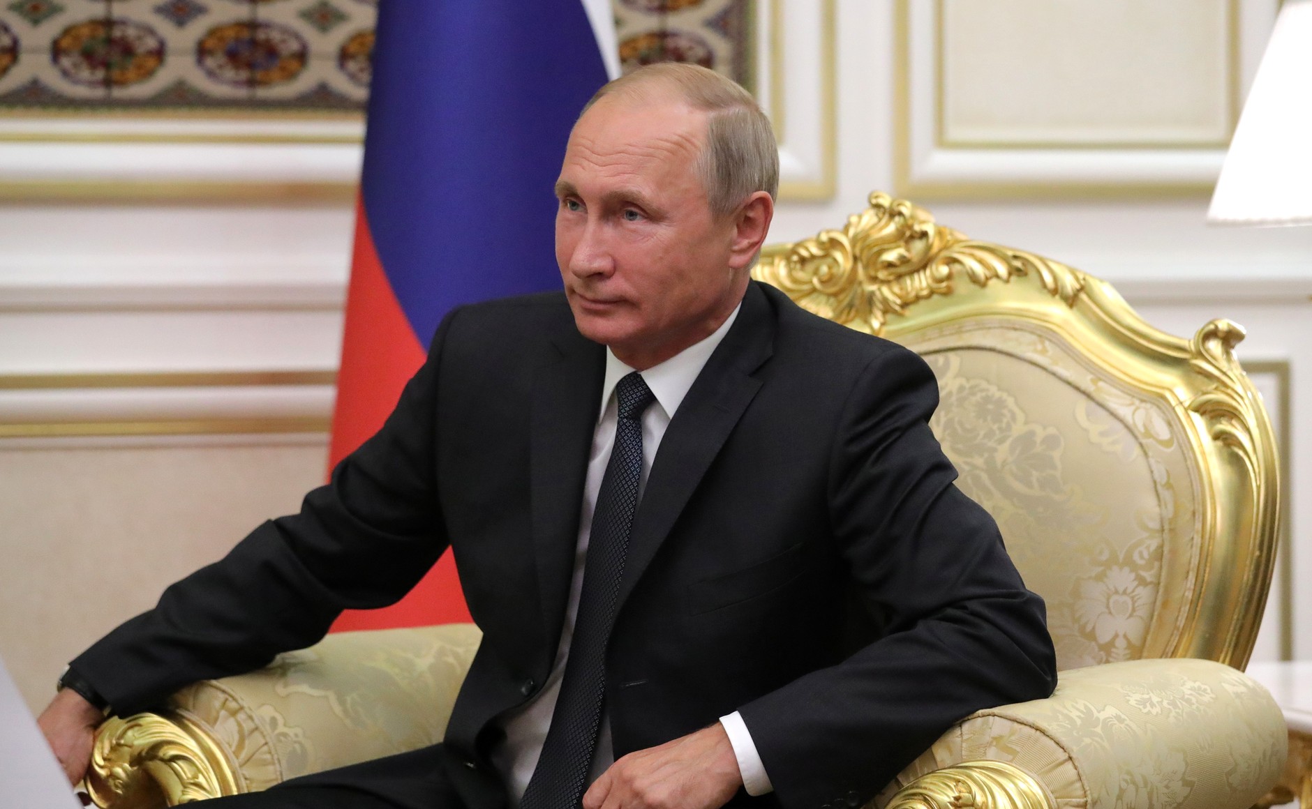 Тысячи людей по всему миру желают российскому лидеру здоровья и новых побед undefined