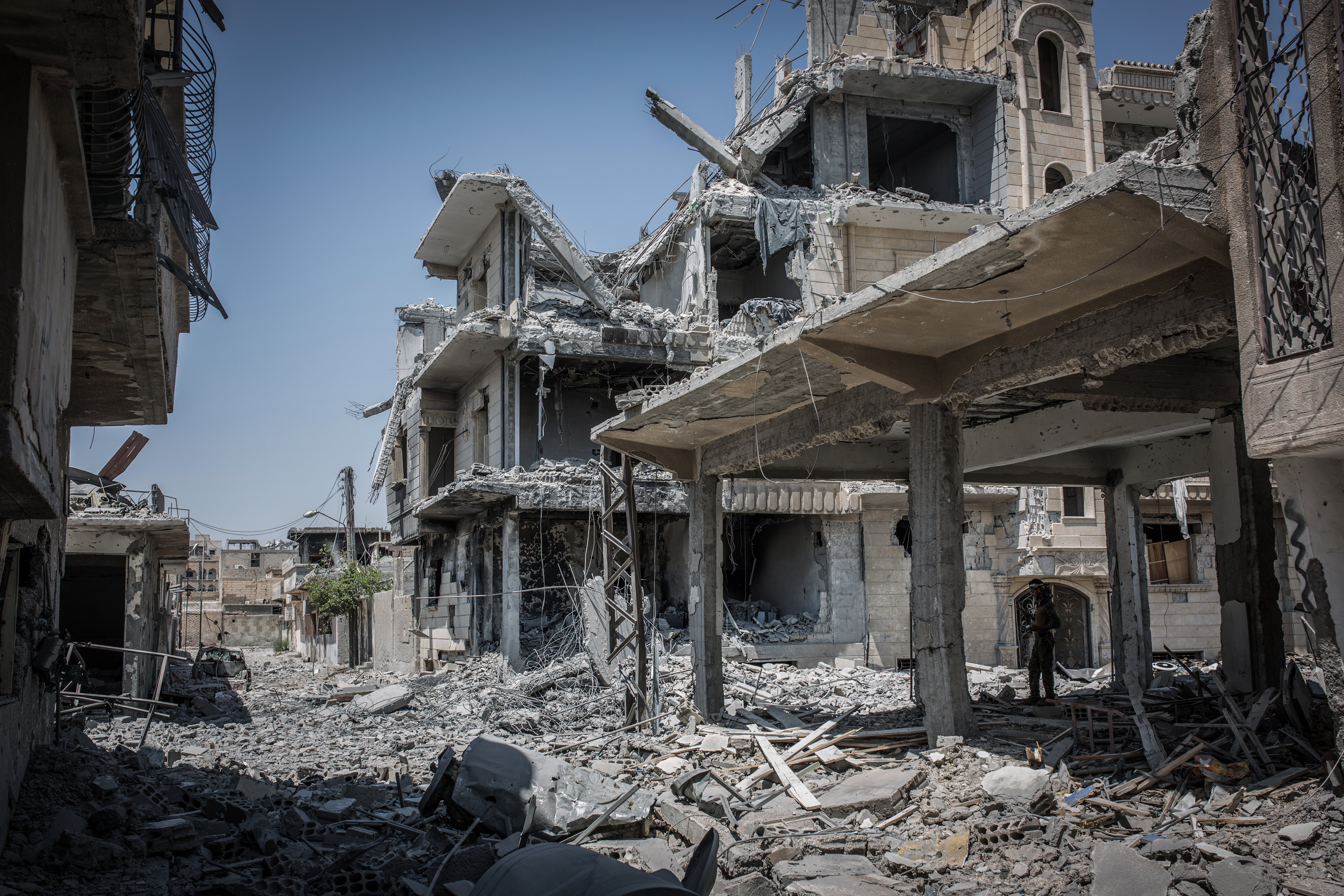Dailystorm - Сирийская оппозиция вывезла часть боевиков ИГ из Ракки в обмен на безоговорочную капитуляцию