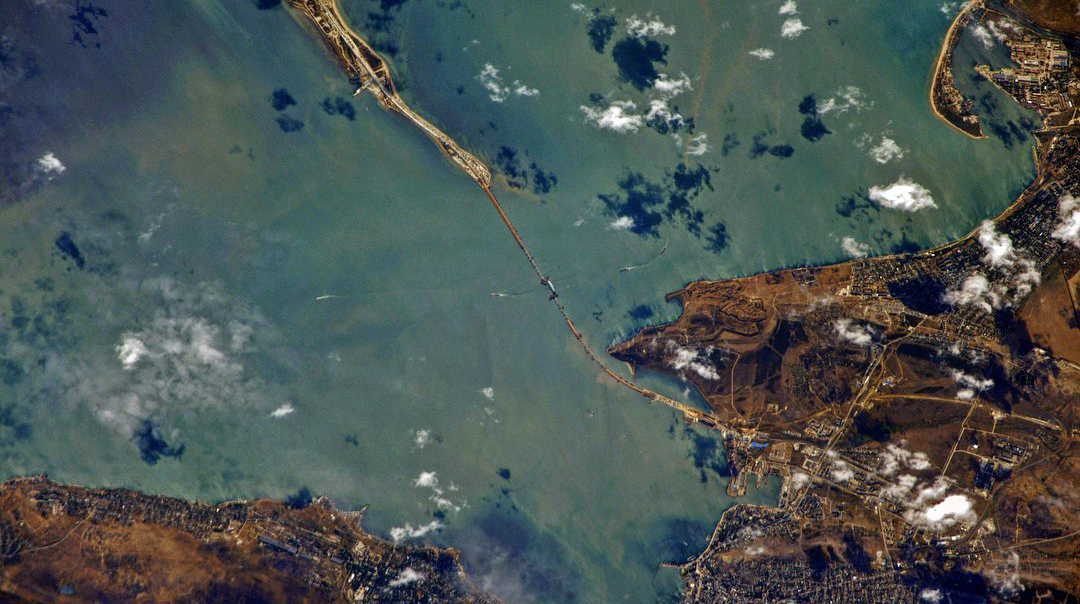 До него мост через Керченский пролив с МКС россияне фотографировали дважды undefined