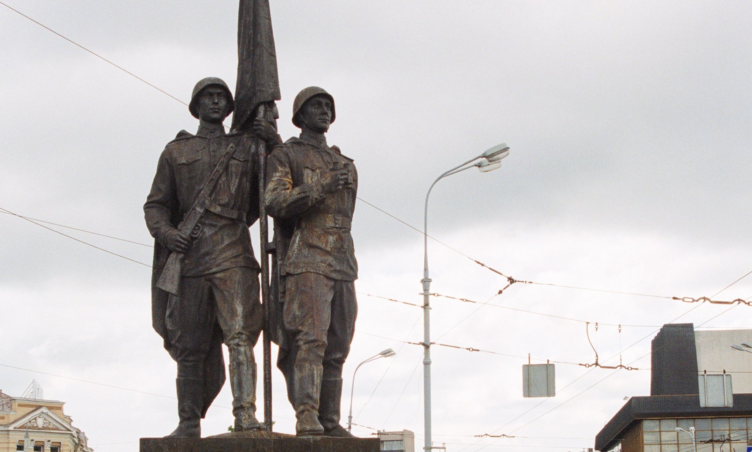 Dailystorm - В Литве у памятников советским солдатам установили «поясняющие» таблички