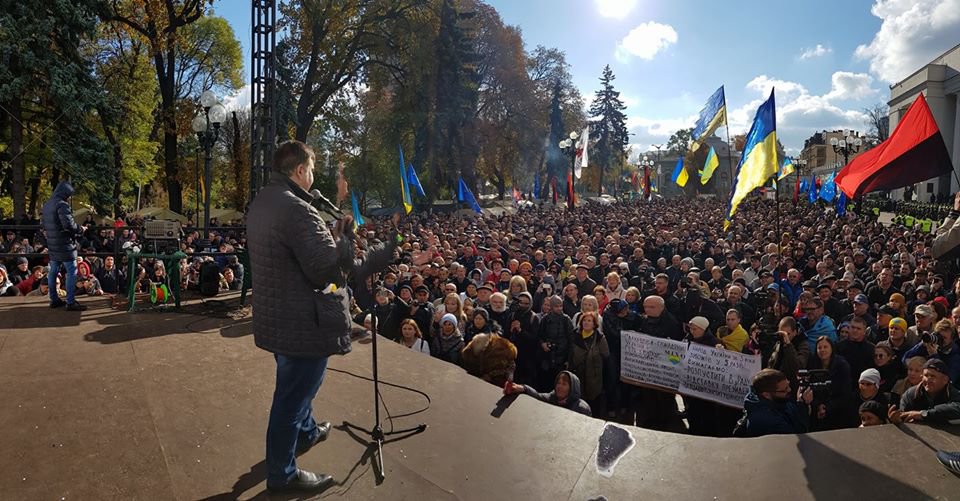 Dailystorm - На созванное Саакашвили вече «Порошенко» прибыл верхом на казаке