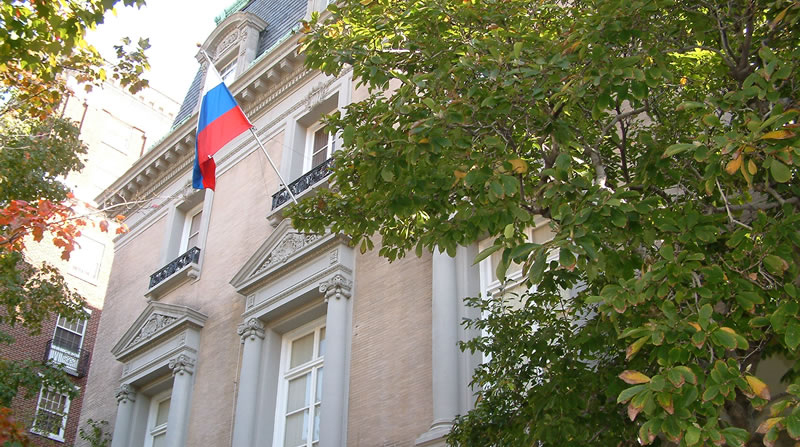 Российское посольство обещает аналогично обходиться с представителями США в России undefined