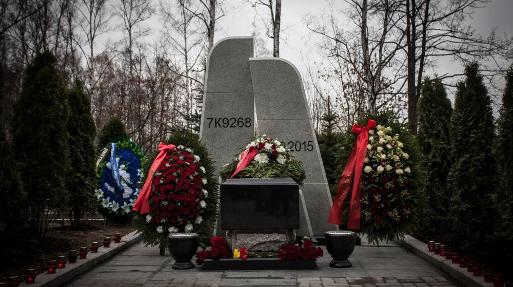 Dailystorm - В Санкт-Петербурге открыли памятник погибшим при крушении самолета «Когалымавиа» в Египте