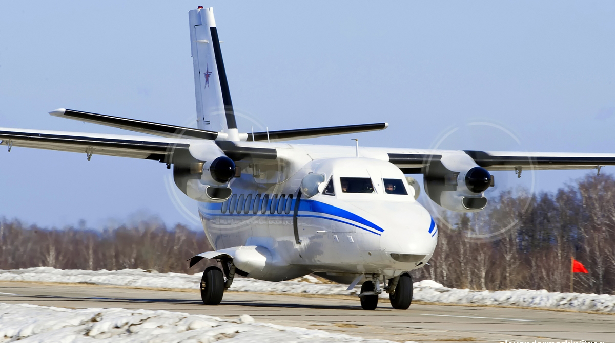Самолет «Хабаровских авиалиний» L-410, который выполнял рейс Хабаровск – Нелькан, потерпел крушение при заходе на посадку, все взрослые в самолете погибли undefined