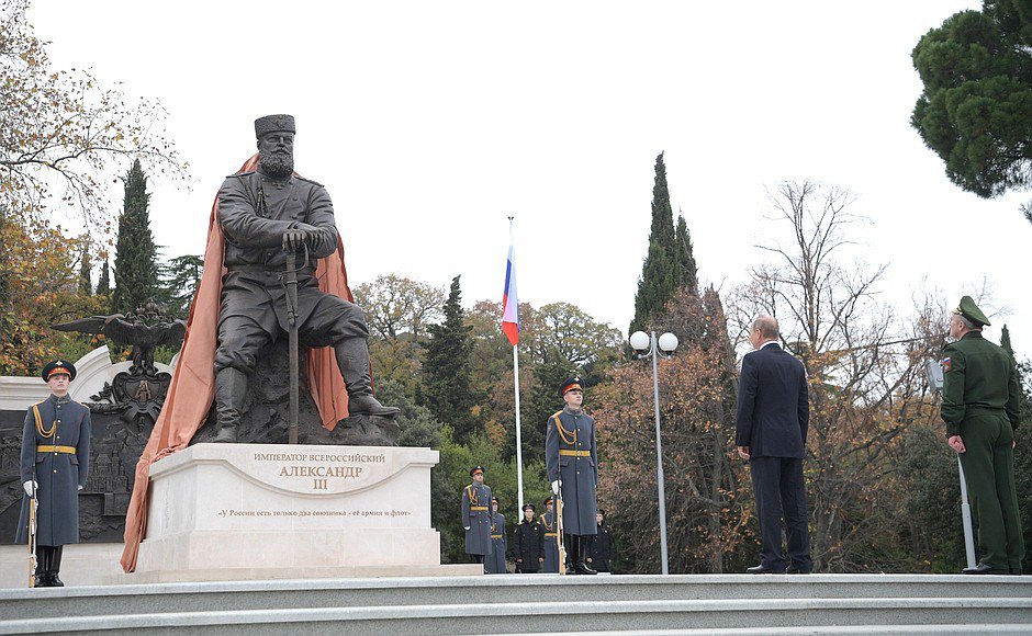 Dailystorm - Владимир Путин открыл памятник Александру III в Крыму