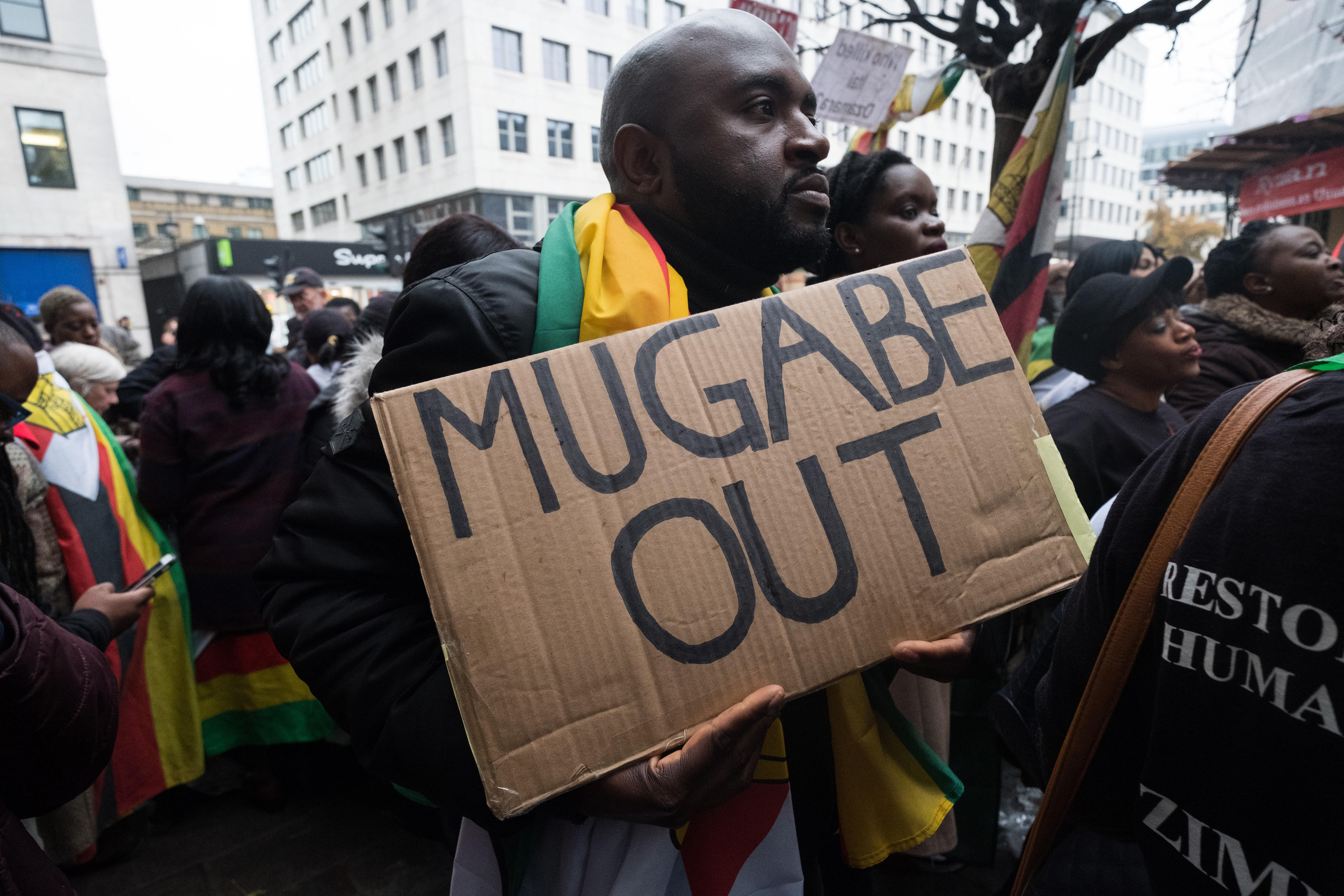 Мугабе дали время до полудня для принятия добровольного решения Фото: © GLOBAL LOOK press/Ray Tang