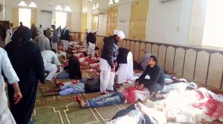 Боевики взорвали бомбу во время традиционной пятничной молитвы в мечети городка Эр-Рауда на севере Синайского полуострова undefined