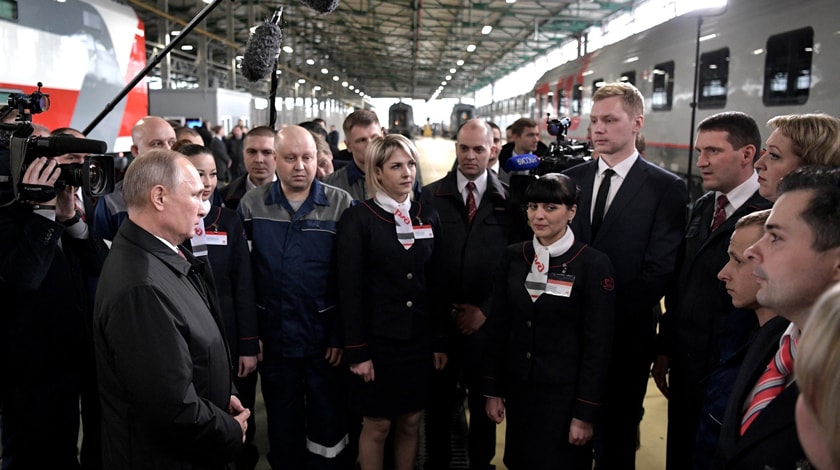 Глава государства посетил ремонтно-экипировочное депо на станции Москва-Киевская undefined