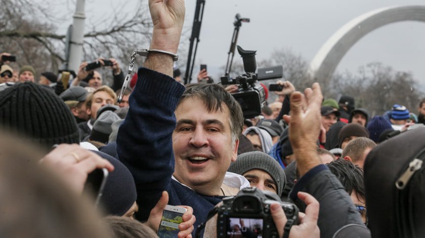 Dailystorm - Саакашвили ушел от пытавшихся его задержать силовиков в масках
