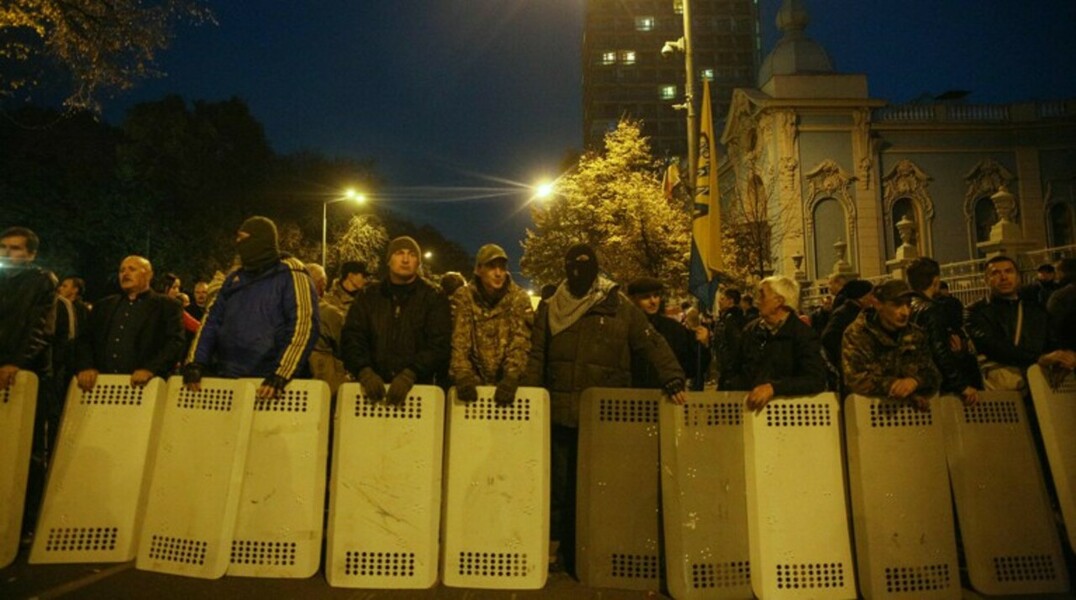 В Киеве полиция пошла на штурм палаточного городка у Верховной рады — Daily Storm