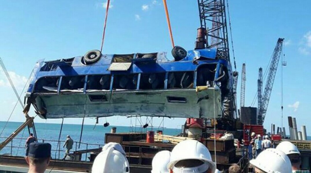 Отказали тормоза: очевидец назвал причину падения автобуса в море на Кубани — Daily Storm