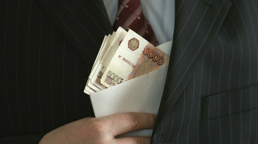 Берущих взятки прощают охотнее, чем взяткодателей
