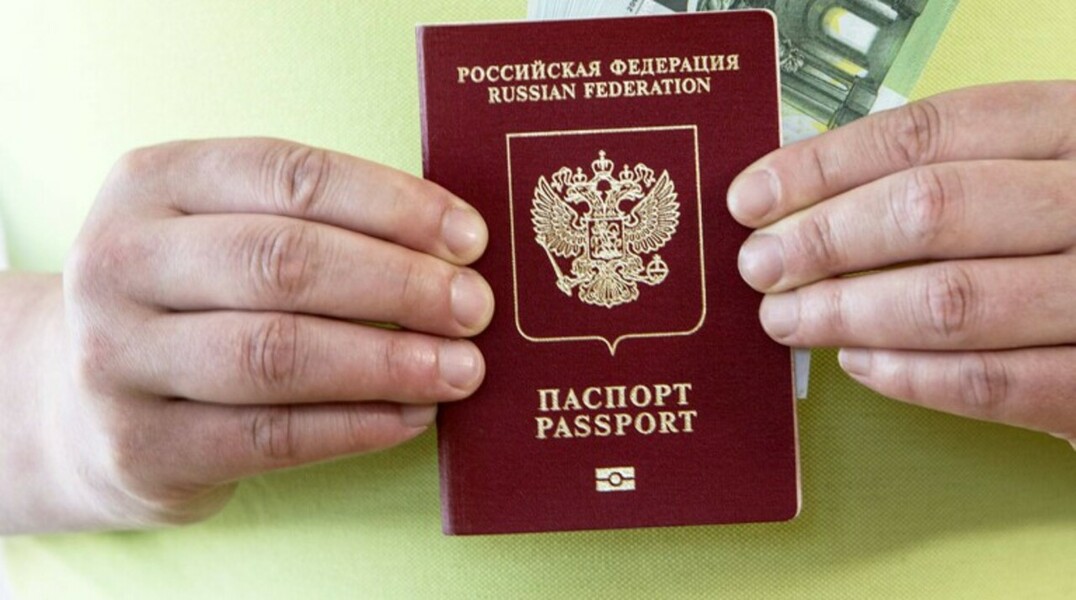 Киев готов принимать россиян, но только по биометрическим загранпаспортам