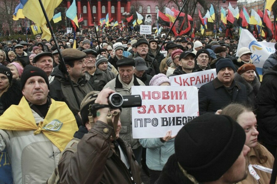 Сторонники Саакашвили штурмуют Октябрьский дворец в Киеве — Daily Storm