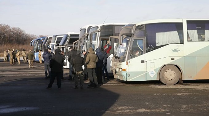 СМИ сообщили, что Киев передал ополченцам 238 человек, а ДНР и ЛНР освободили 74 пленных undefined