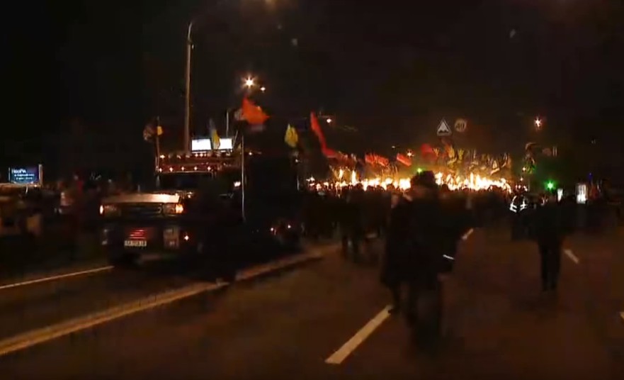 Dailystorm - В Киеве устроили факельное шествие в честь Степана Бандеры
