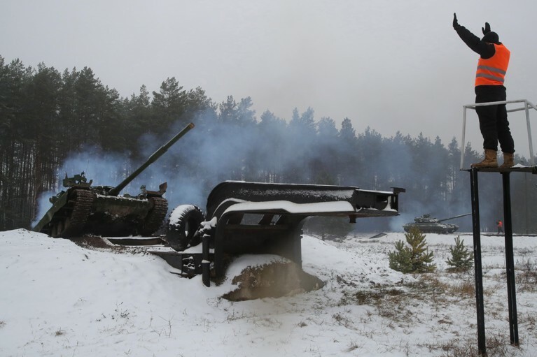 Украина стянула танки и артиллерию к Донбассу — Daily Storm