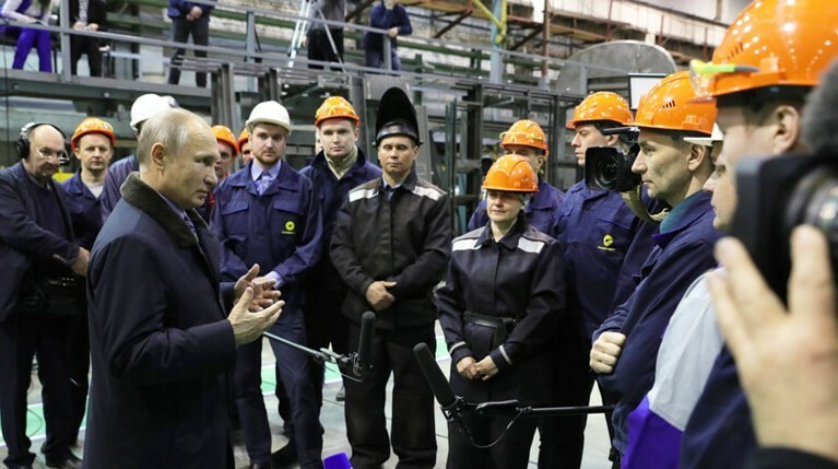 Путин встретился с рабочими Тверского вагоностроительного завода — Daily Storm