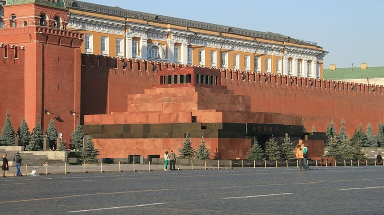 Церковь и коммунисты прокомментировали слова Путина о «мощах» в Мавзолее — Daily Storm