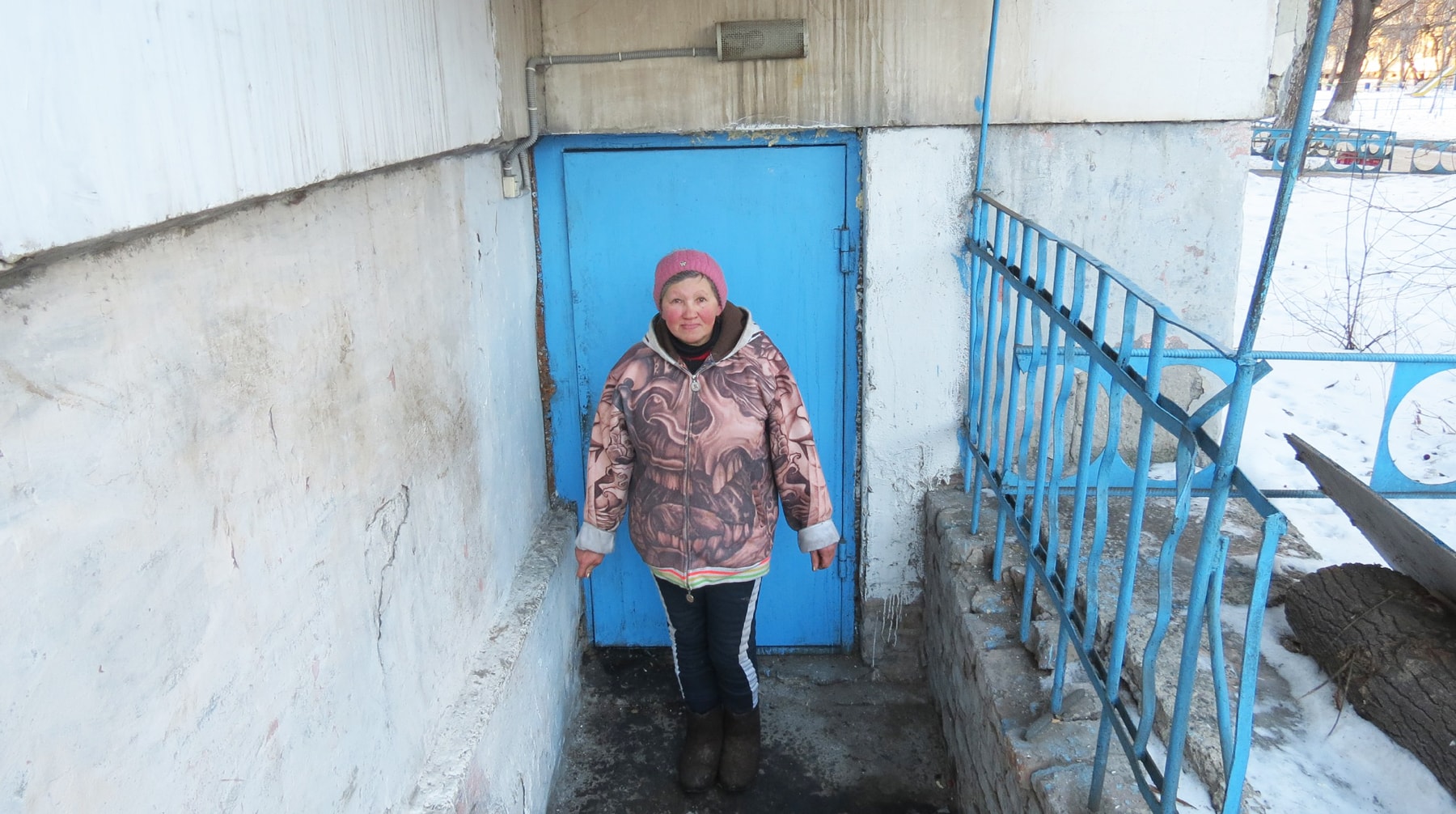 Обманутая черным риелтором женщина, живущая семь лет в мусоропроводе, была уволена после обращения к Путину Фото: © Daily Storm/Дмитрий Никитин