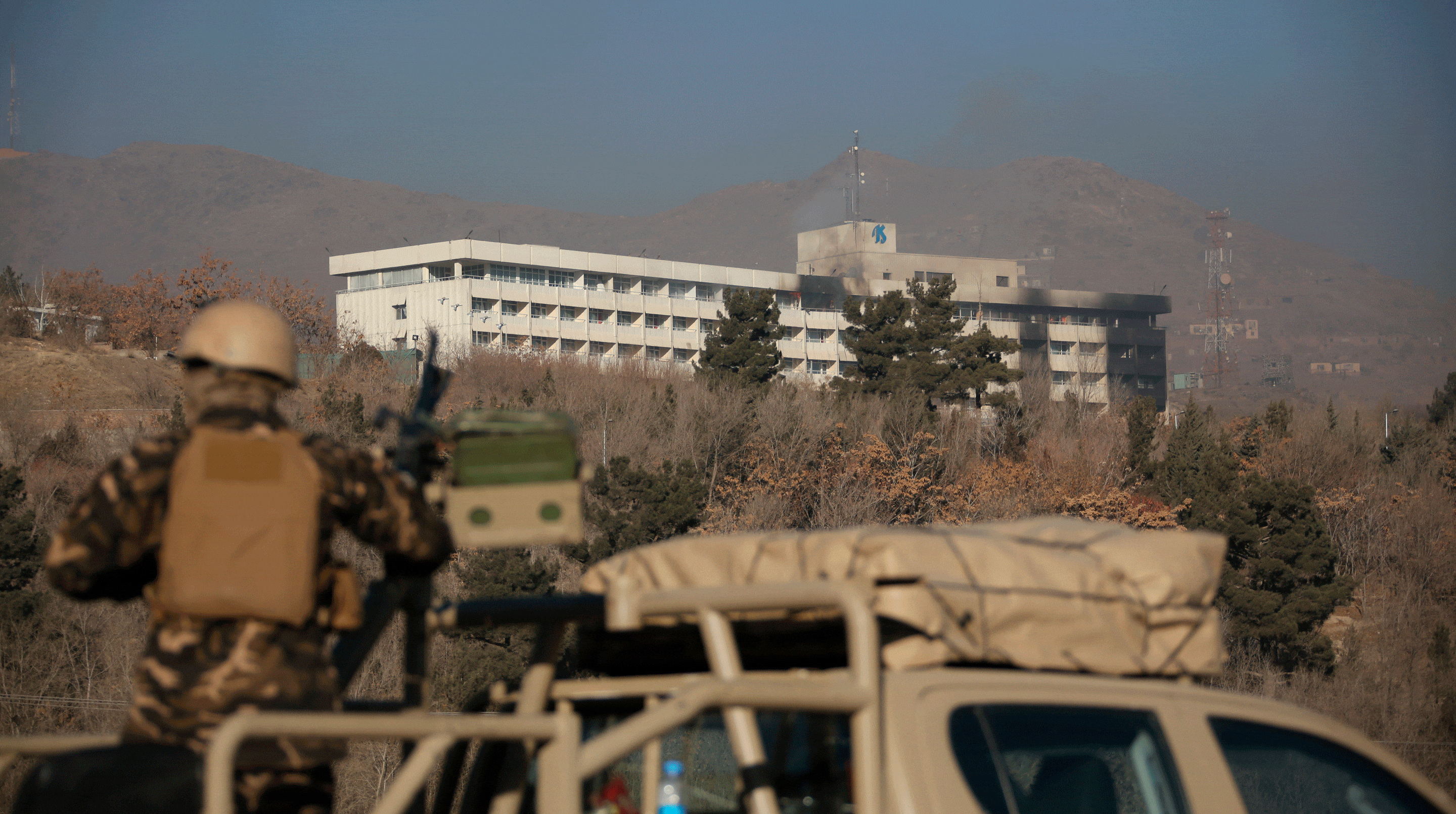 За три дня в столице Афганистана взорвали отель и похитили сотрудницу миссии международной организации undefined