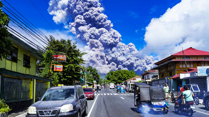 Dailystorm - Филиппины эвакуировали 40 тысяч человек из-за извержения вулкана
