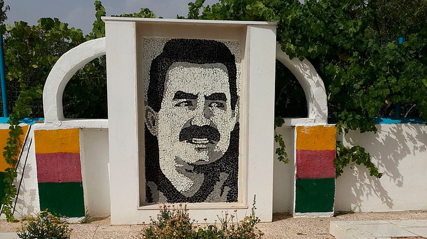 Dailystorm - Турецкие ВВС разбомбили гигантский портрет курдского лидера Оджалана