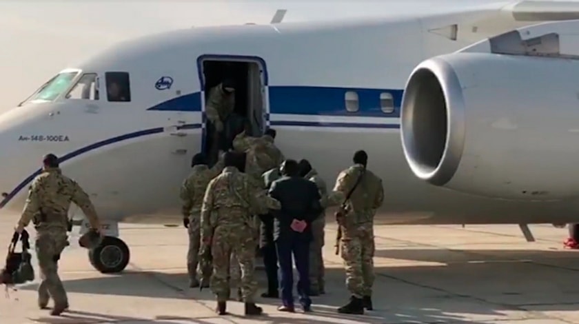 Ан-148 с номером RA-61712 можно увидеть в ролике о задержании дагестанских чиновников Фото: © GLOBAL LOOK press