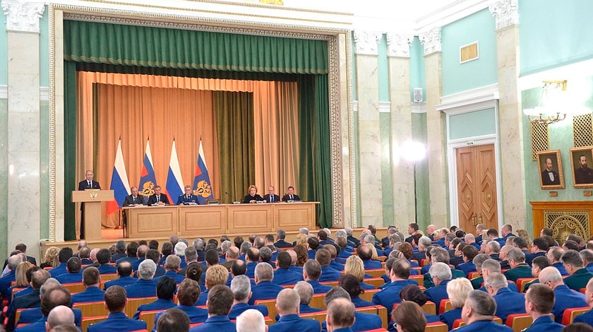 Президент России выступил на расширенном заседании коллегии Генпрокуратуры и обозначил перед правоохранителями задачи на 2018 год undefined