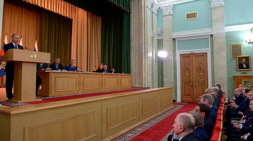 По словам президента РФ, строжайшее соблюдение закона во время проведения выборов — залог доверия граждан undefined
