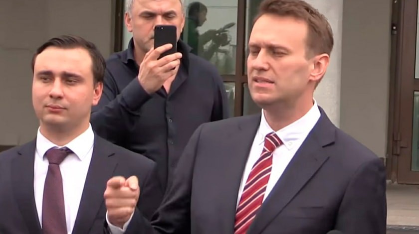 Dailystorm - Навальный заявил в СКР о краже его телефона полицейскими