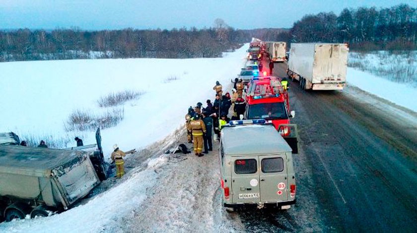 Dailystorm - В ГИБДД Башкирии сообщили о девяти погибших при столкновении микроавтобуса с грузовиком