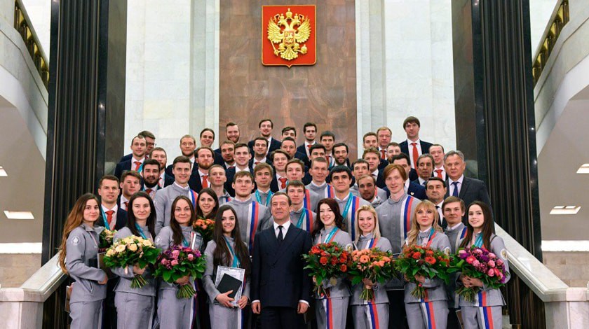 Dailystorm - Медведев вручил российским олимпийцам ключи от BMW