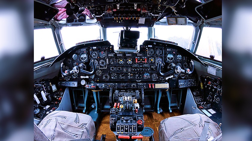 В кабине Ан-26 (RF-47325)